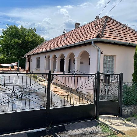 Apartament Dombos Vendeghaz Golop Zewnętrze zdjęcie